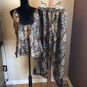 Lg 2- piece “Evandale” brand PJ set animal print